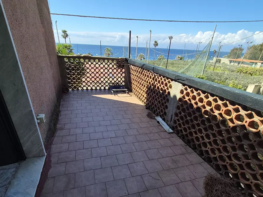 Immagine 1 di Casa trifamiliare in vendita  a Motta San Giovanni