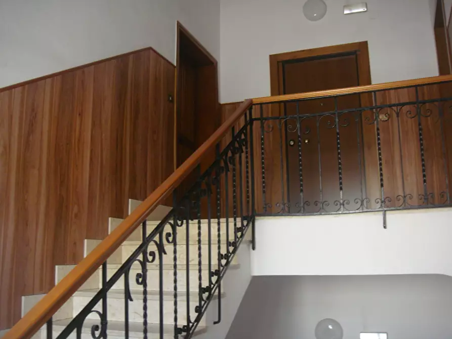 Immagine 9 di Pentalocale in vendita  in Via Guido Miggiano a Reggio Di Calabria