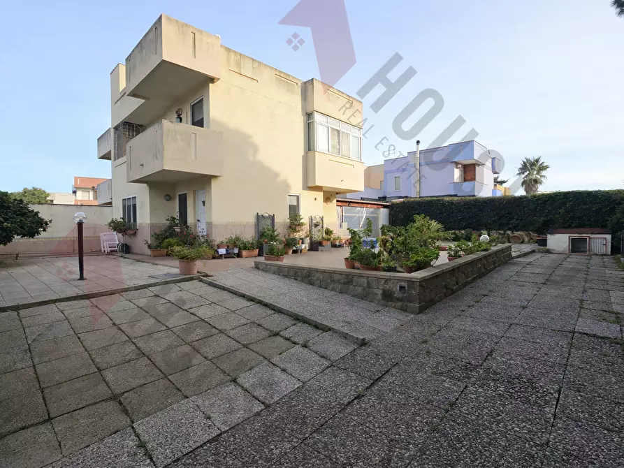 Immagine 2 di Villa in vendita  in via montecatini a Quartu Sant'elena