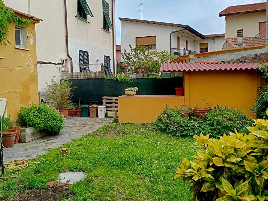 Immagine 13 di Porzione di casa in vendita  a Ameglia