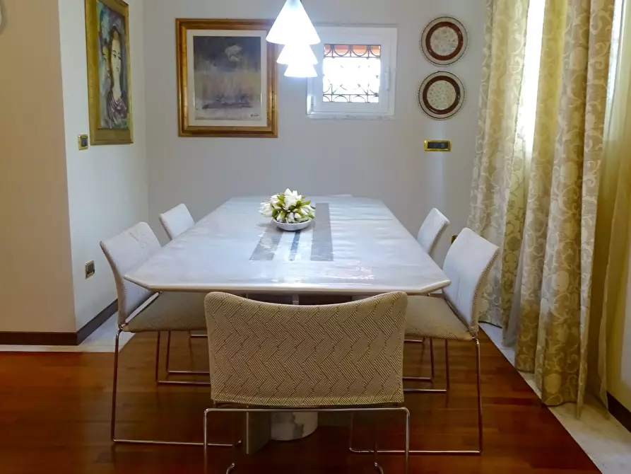 Immagine 12 di Villa in vendita  a Sarzana