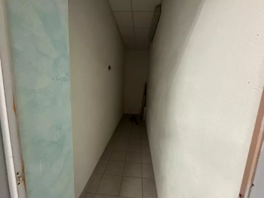 Immagine 13 di Locale commerciale in vendita  a Aulla