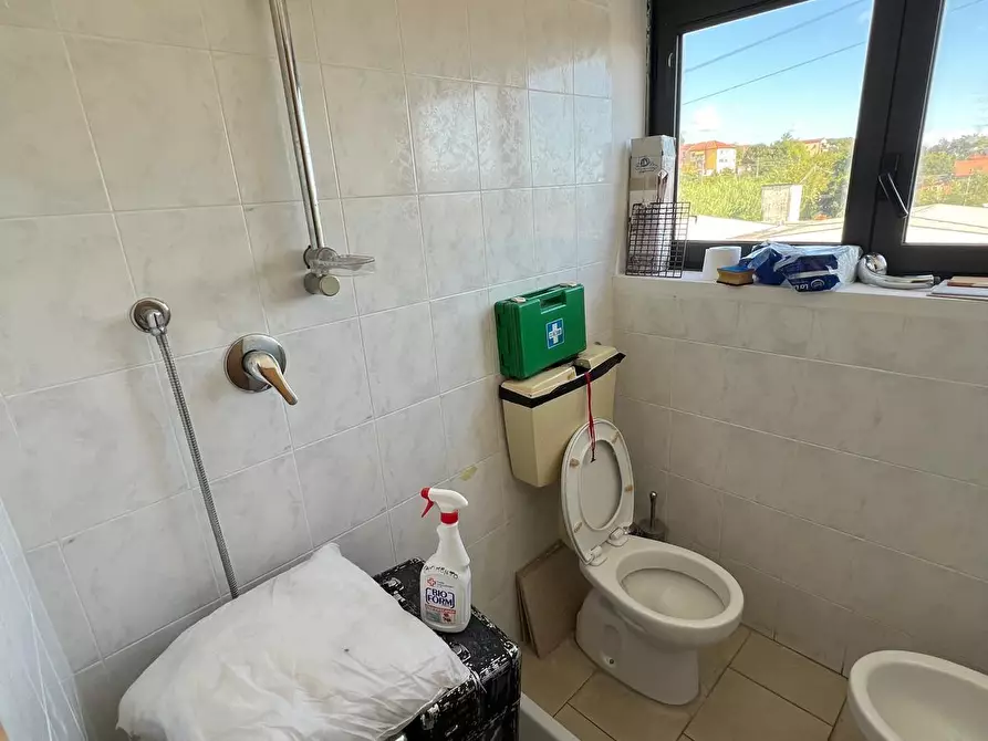 Immagine 7 di Ufficio in vendita  a Sarzana