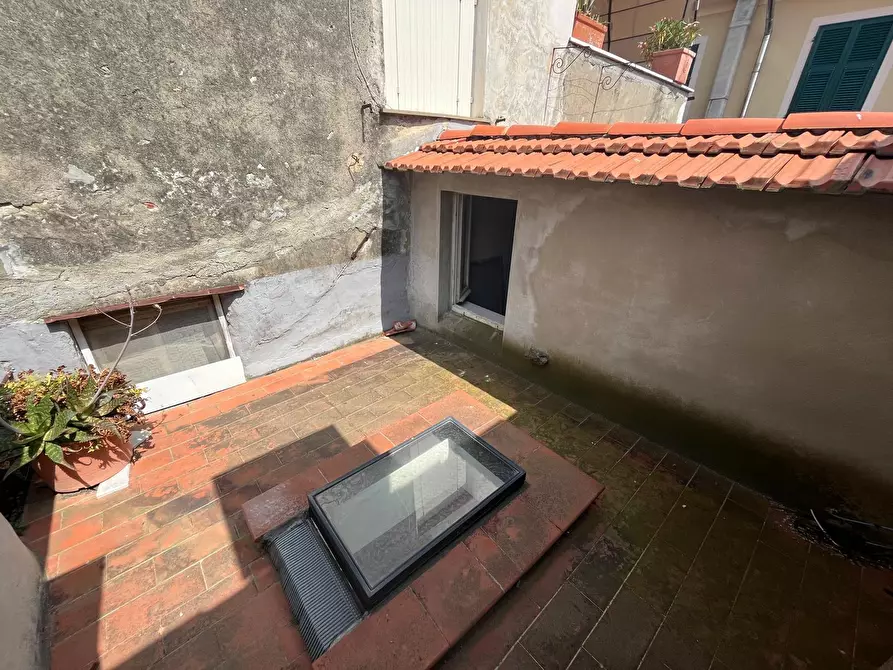 Immagine 15 di Pentalocale in vendita  in Piazza XIII Dicembre 6 a Ameglia