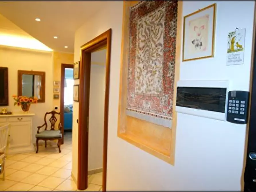 Immagine 11 di Trilocale in vendita  a Lerici