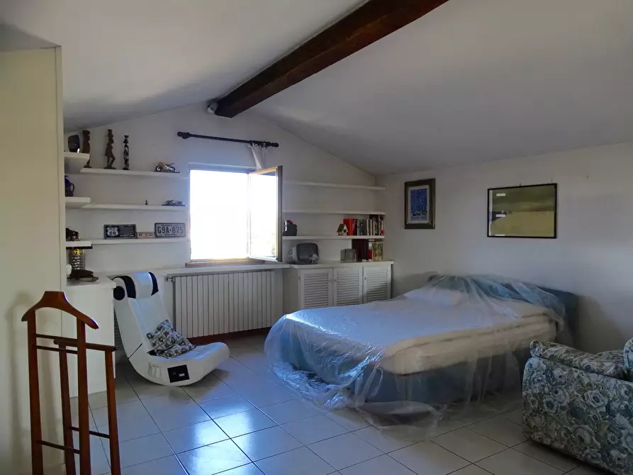 Immagine 7 di Mansarda in vendita  a Sarzana