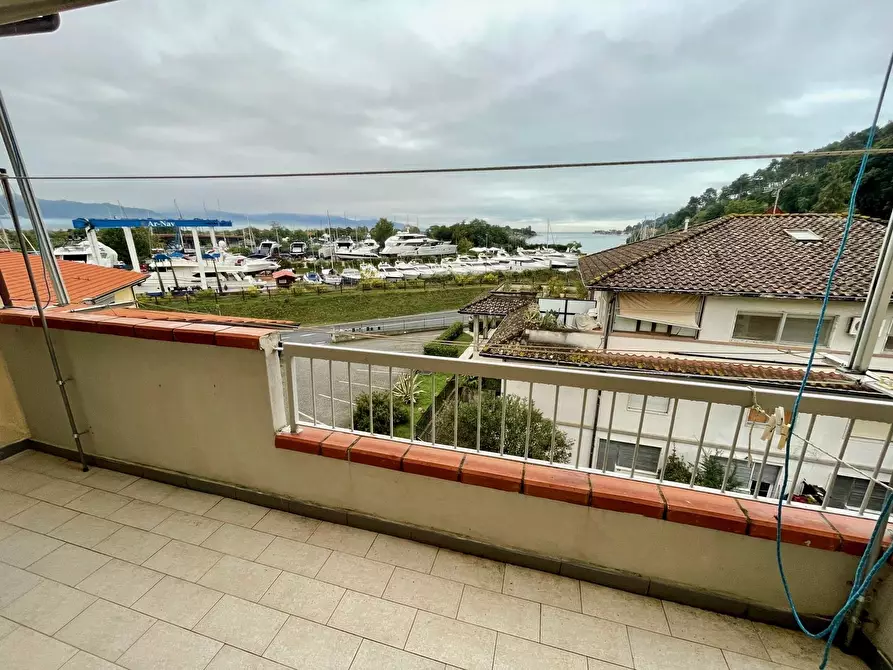 Immagine 2 di Quadrilocale in vendita  a Ameglia