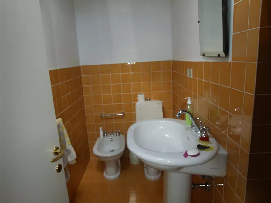 Immagine 17 di Porzione di casa in vendita  a Carrara