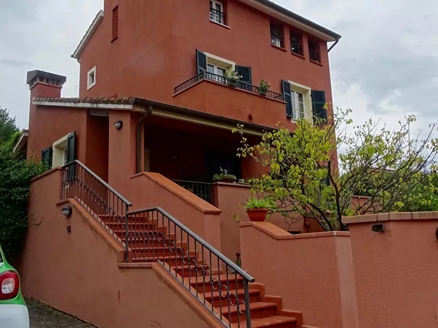 Immagine 2 di Villa in vendita  a Sarzana