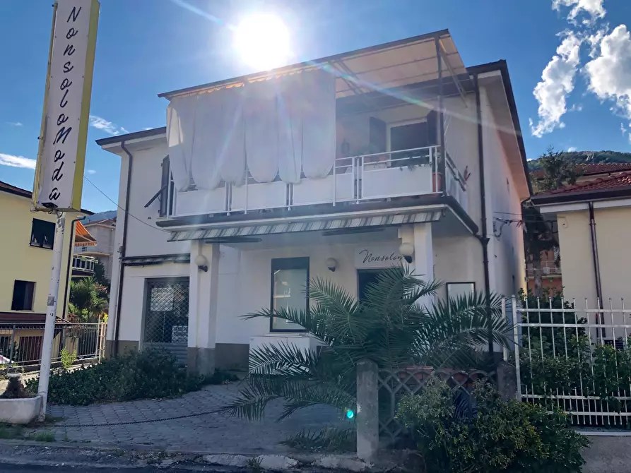 Immagine 13 di Porzione di casa in vendita  a Ameglia