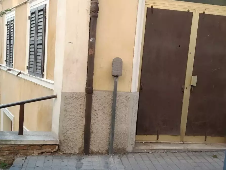 Immagine 12 di Locale commerciale in vendita  a Jesi