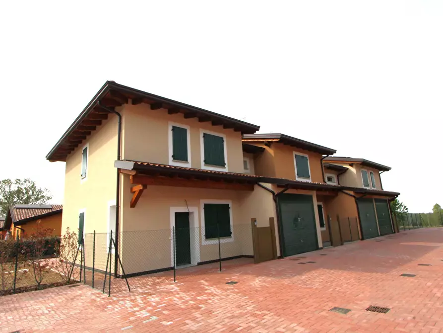 Immagine 1 di Villetta a schiera in vendita  in Via Prati di Soletto a Valsamoggia