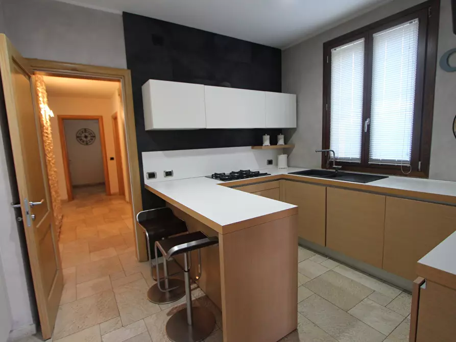 Immagine 7 di Villa in vendita  in Via Augusto Ferrari a Valsamoggia