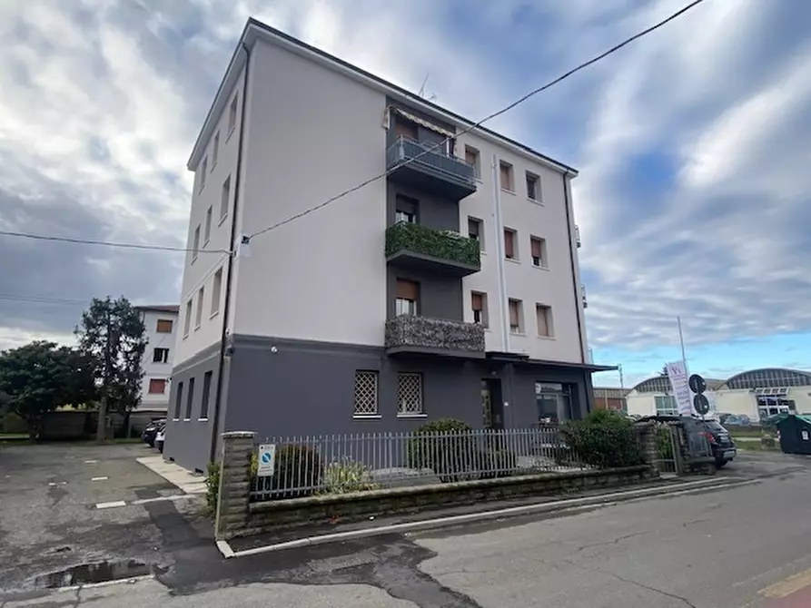 Immagine 1 di Appartamento in vendita  in Via Sirena a Valsamoggia