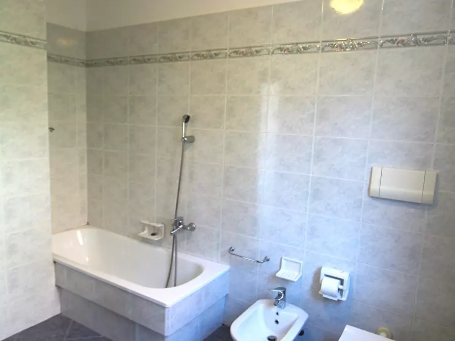 Immagine 26 di Appartamento in vendita  in Viale dell'Indipendenza a Valsamoggia