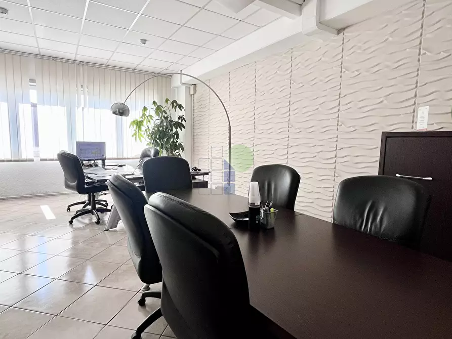 Immagine 1 di Attività artigianale in vendita  in Via  Cimarosa 55 a Livorno