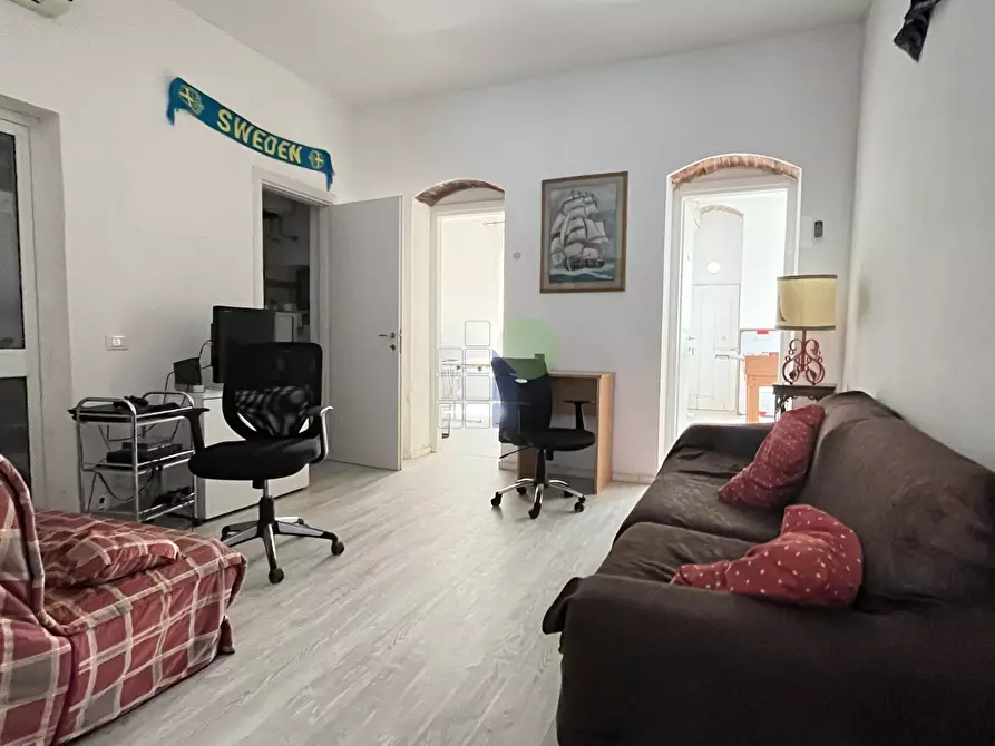 Immagine 4 di Laboratorio in vendita  in Piaza due Giugno 44 a Livorno