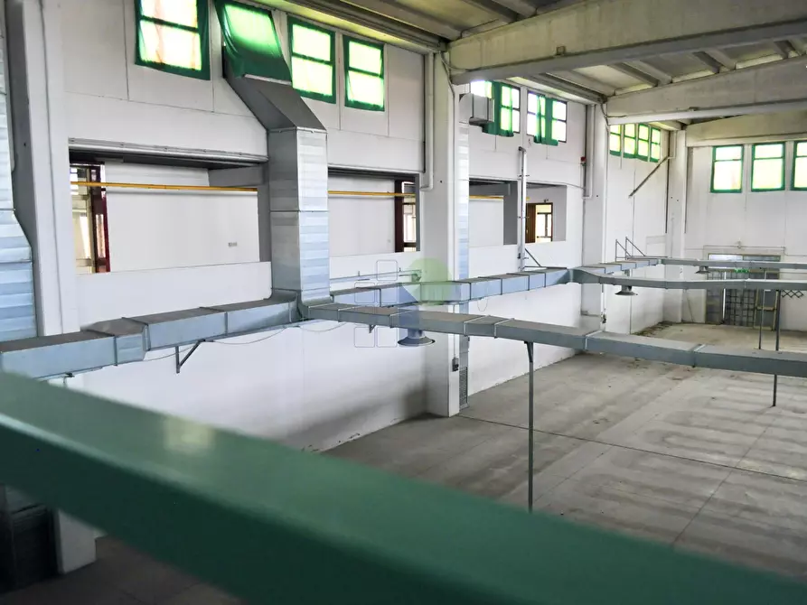 Immagine 17 di Attività artigianale in vendita  in Via della Padula 11 a Livorno