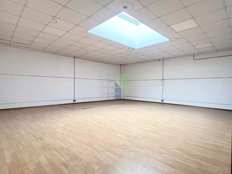 Immagine 4 di Attività artigianale in affitto  in Via della Padula 11 a Livorno