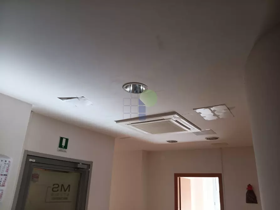 Immagine 8 di Ufficio in vendita  in Piazza Cavour 21 a Livorno