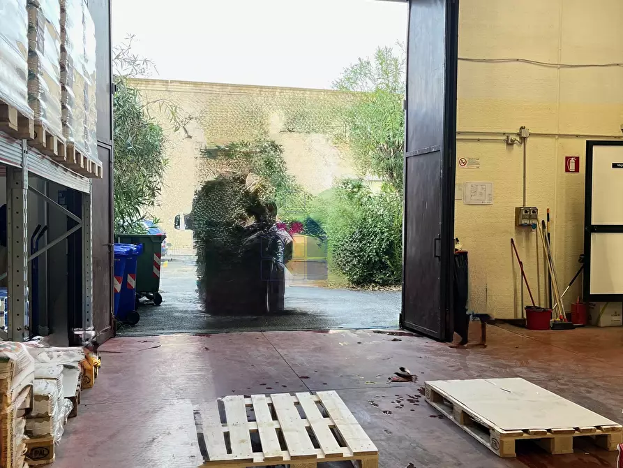 Immagine 21 di Attività artigianale in affitto  in Via Provinciale Pisana 111 a Livorno