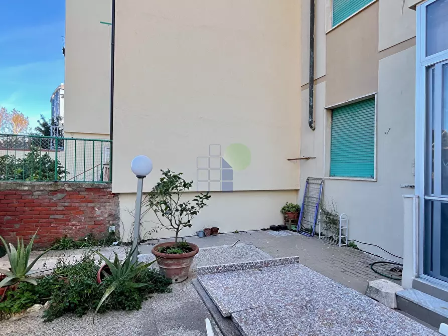 Immagine 21 di Trilocale in vendita  in Via Montebello 55 a Livorno