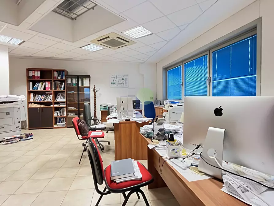 Immagine 3 di Attività artigianale in vendita  in Via Cimarosa 191 a Livorno