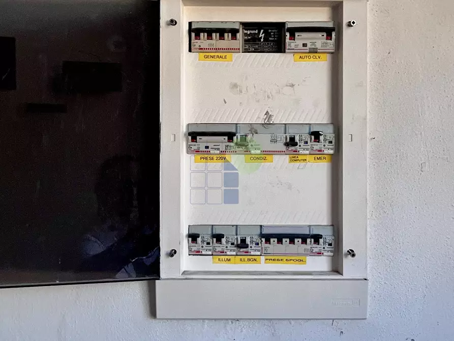 Immagine 20 di Attività artigianale in vendita  in Via Grotta delle Fate 89 a Livorno