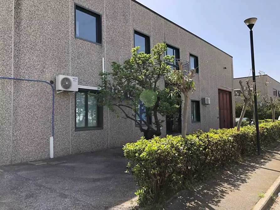 Immagine 4 di Attività artigianale in affitto  in Via Provinciale Pisana 111 a Livorno