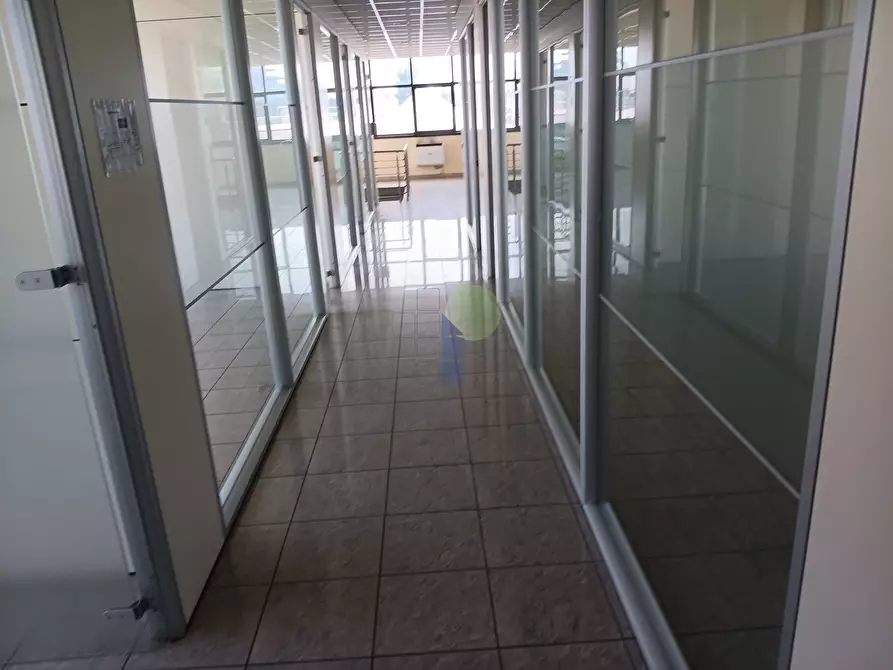 Immagine 10 di Attività artigianale in affitto  in Via Dell'Artigianato 43 a Livorno