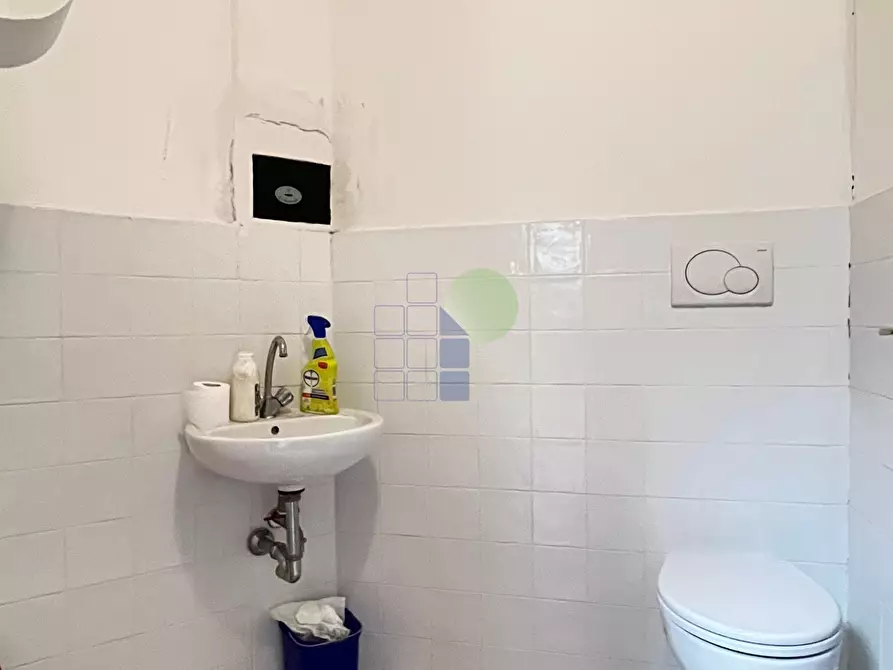 Immagine 2 di Attività artigianale in vendita  in Via Cimarosa 191 a Livorno