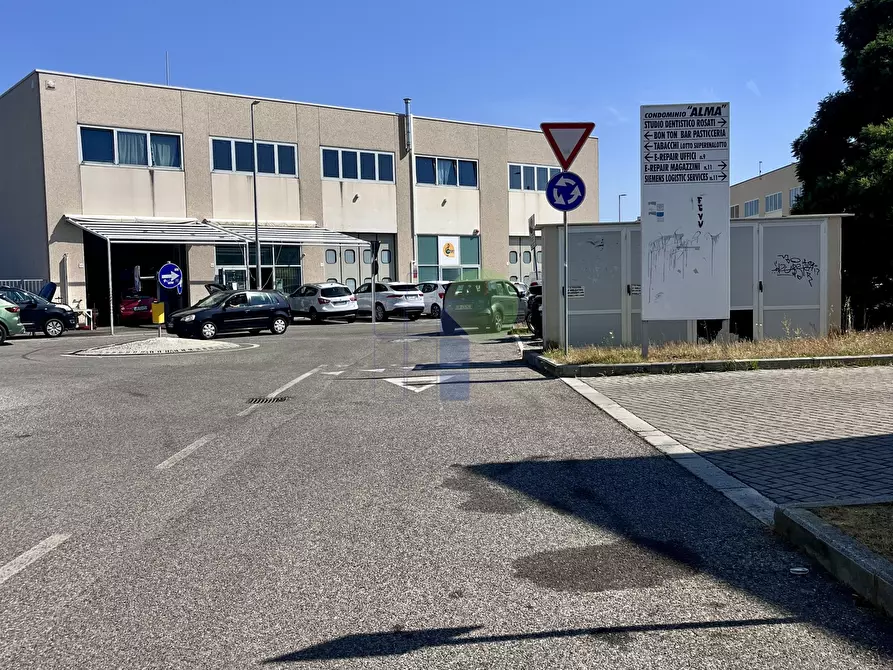 Immagine 16 di Attività artigianale in affitto  in Via  Cimarosa 55 a Livorno