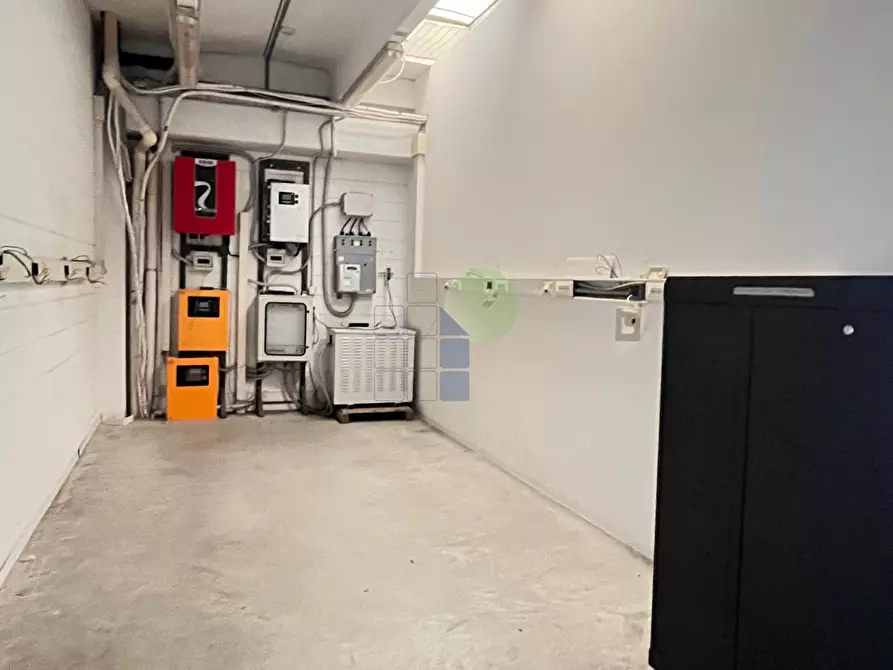 Immagine 43 di Attività artigianale in vendita  in Via  Cimarosa 55 a Livorno