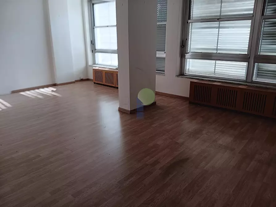 Immagine 1 di Ufficio in vendita  in Piazza Cavour 21 a Livorno