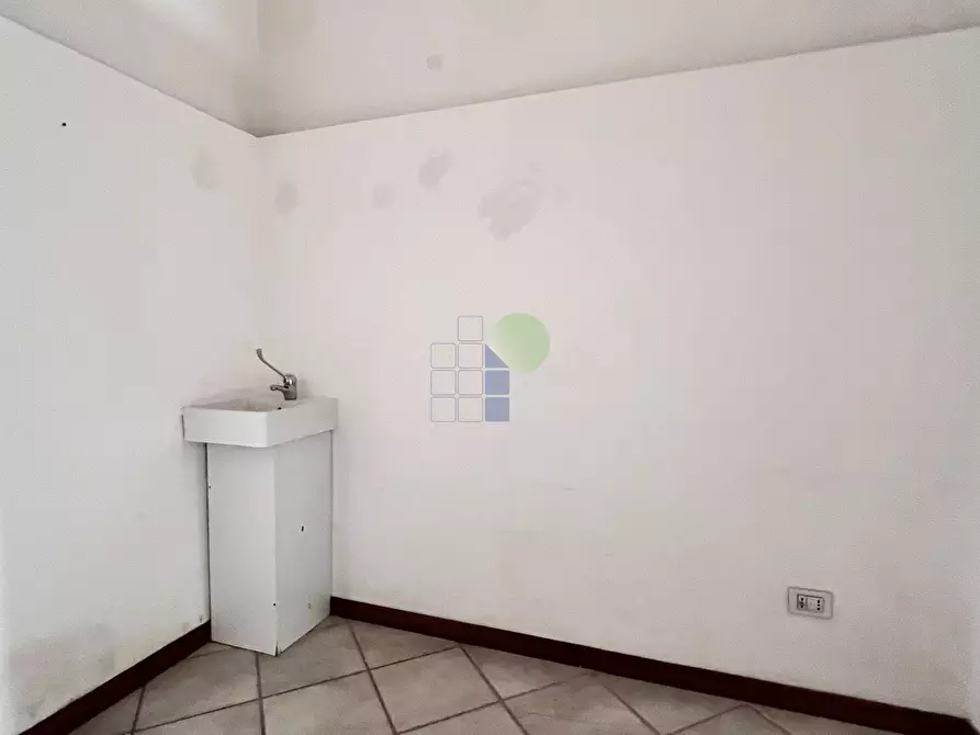 Immagine 8 di Capannone industriale in vendita  in Via Michon 48 a Livorno