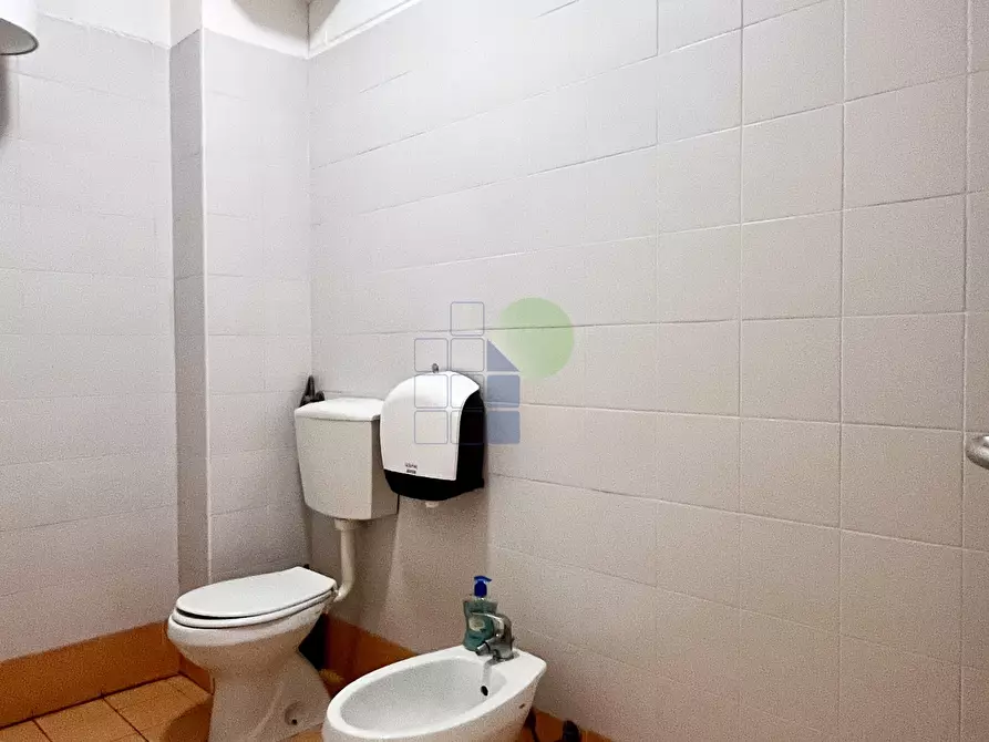 Immagine 15 di Attività artigianale in affitto  in Via  Cimarosa 55 a Livorno