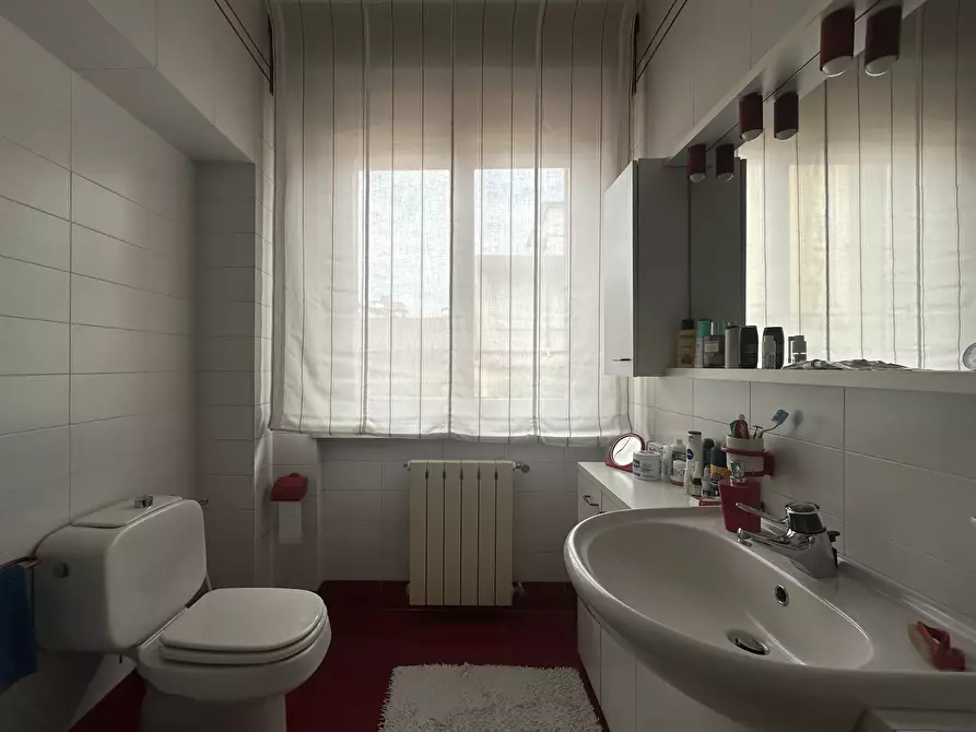 Immagine 10 di Villa in vendita  in Via Varallo Pombia 2 a Castelletto Sopra Ticino