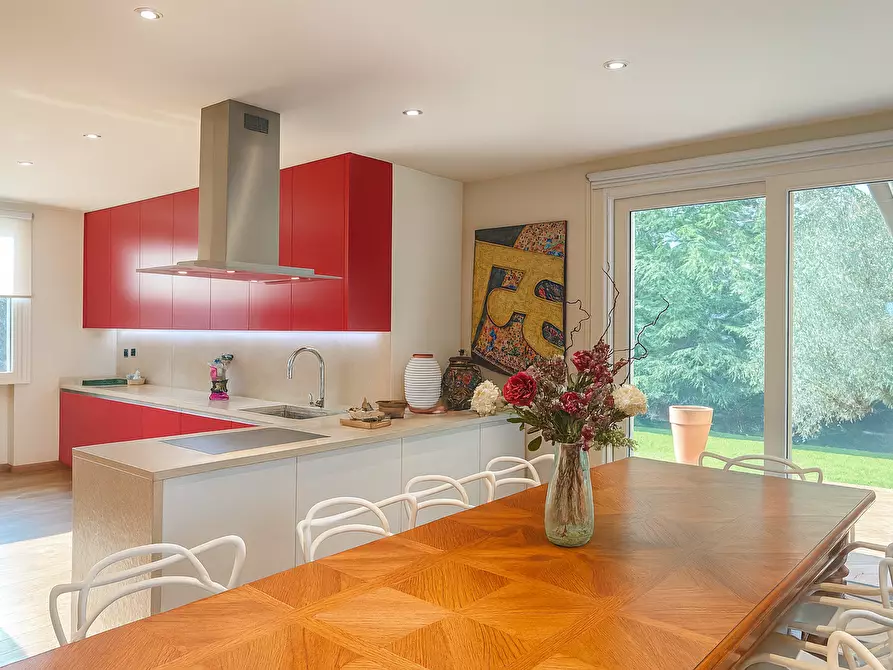 Immagine 3 di Villa in vendita  in Via Madonna della Motta 1 a Dormelletto