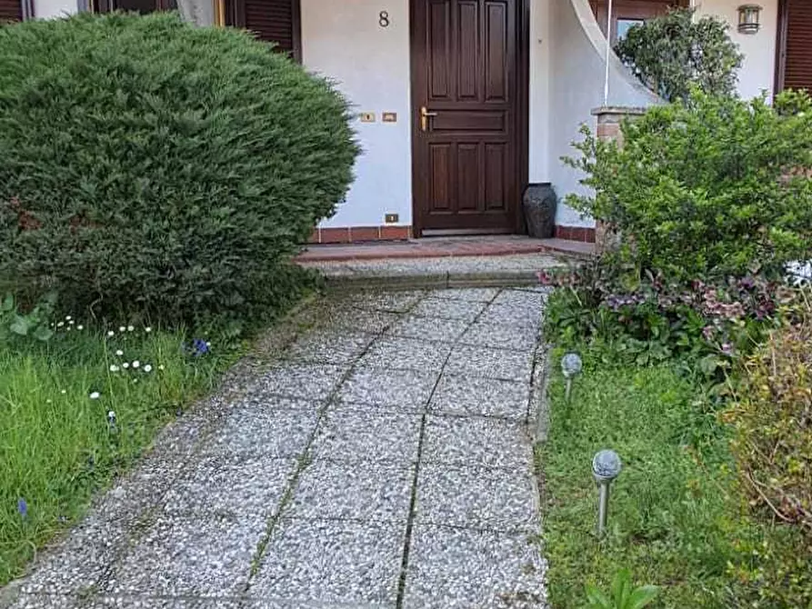 Immagine 1 di Villetta a schiera in affitto  in Via Como 1 a Pombia