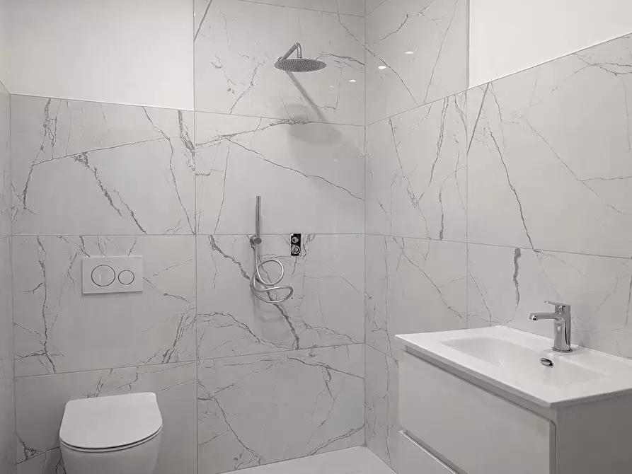 Immagine 7 di Quadrilocale in vendita  in Corso Liberazione 1 a Arona