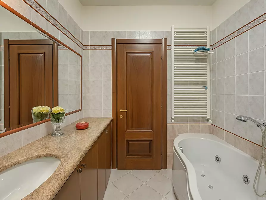 Immagine 15 di Trilocale in vendita  in Via Monte Nero 1 a Arona