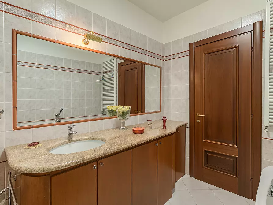 Immagine 16 di Trilocale in vendita  in Via Monte Nero 1 a Arona