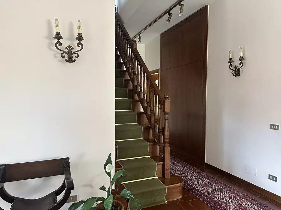 Immagine 5 di Villa in vendita  in Via Varallo Pombia 2 a Castelletto Sopra Ticino