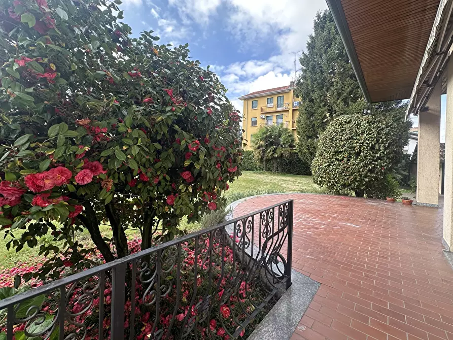 Immagine 22 di Villa in vendita  in Via Varallo Pombia 2 a Castelletto Sopra Ticino