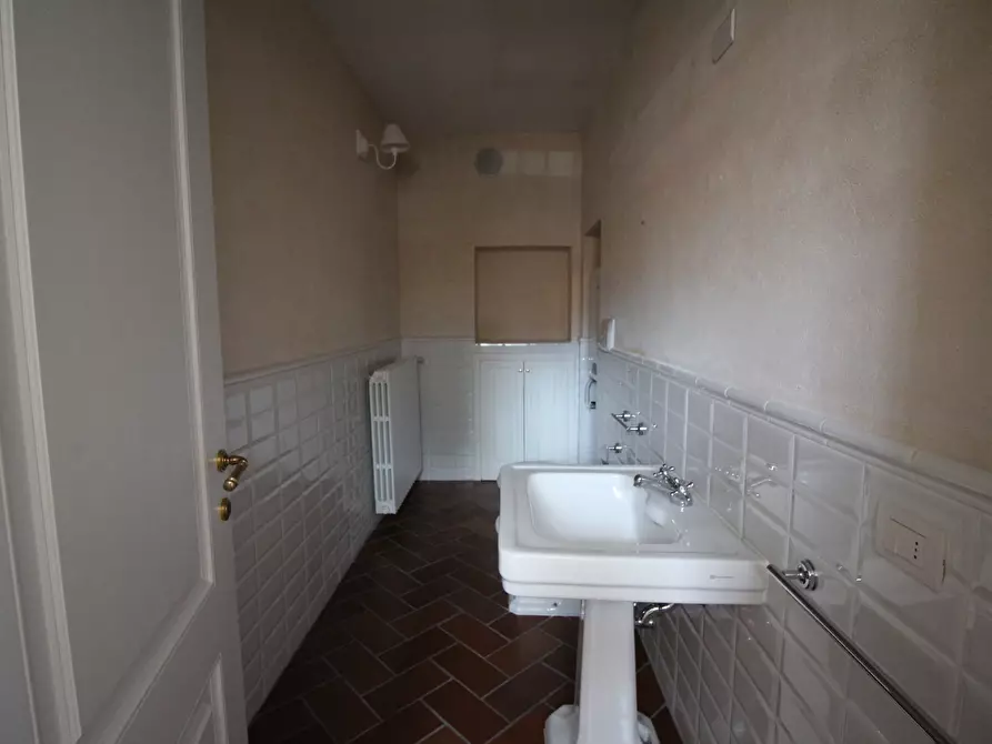 Immagine 6 di Ufficio in affitto  a Arona