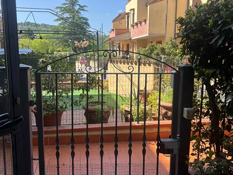 Immagine 1 di Trilocale in vendita  in Via Chiantigiana a Lastra A Signa