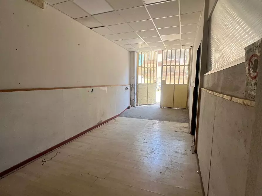 Immagine 3 di Laboratorio in vendita  in Via Grazia Deledda a Scandicci