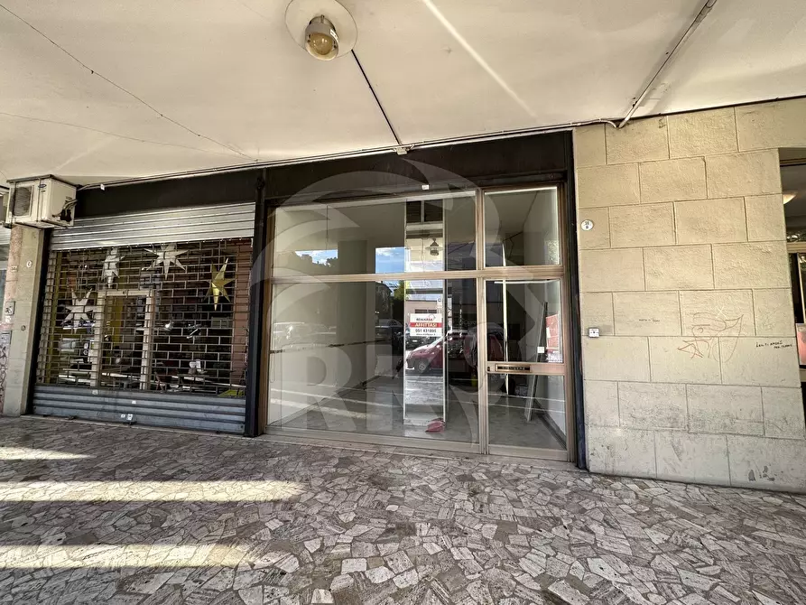 Immagine 13 di Locale commerciale in affitto  in Via Riva di Reno 56 a Bologna