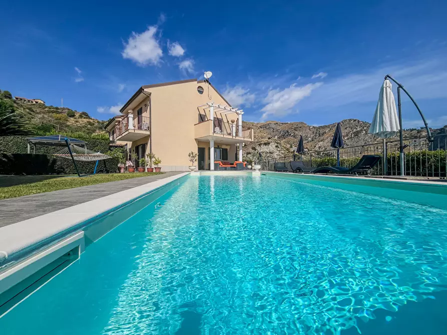 Immagine 1 di Villa in vendita  in Via Crocefisso 16 a Taormina