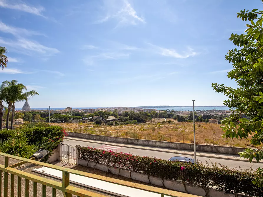 Immagine 9 di Villa in vendita  in Viale Giulio Emanuele Rizzo 2 a Siracusa
